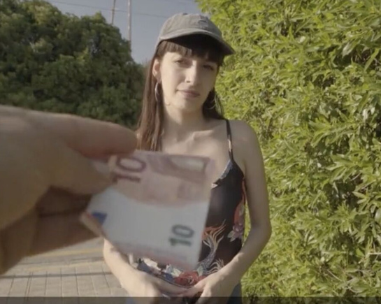 Согласилась на публичный секс за деньги