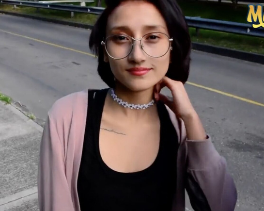 Колумбийская латинка шла с магазина и наткнулась на пикаперов