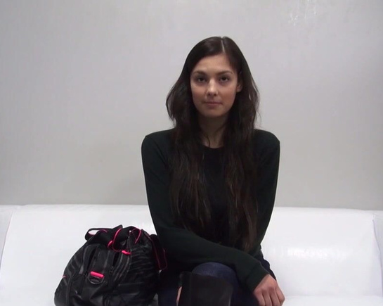 Молодая милашка захотела стать моделью и пришла на порно кастинг