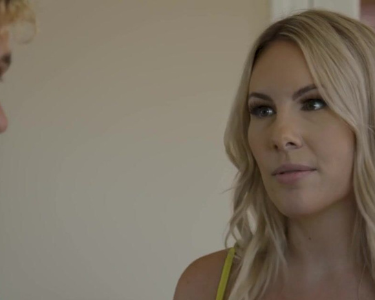 Трахнул красивую чужую жену-милфу, когда хотел снять комнату