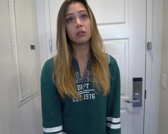 Возбуждаюсь на сводную сестру всегда, когда вижу ее