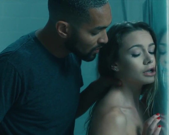 Сочный секс в душе довел до оргазма