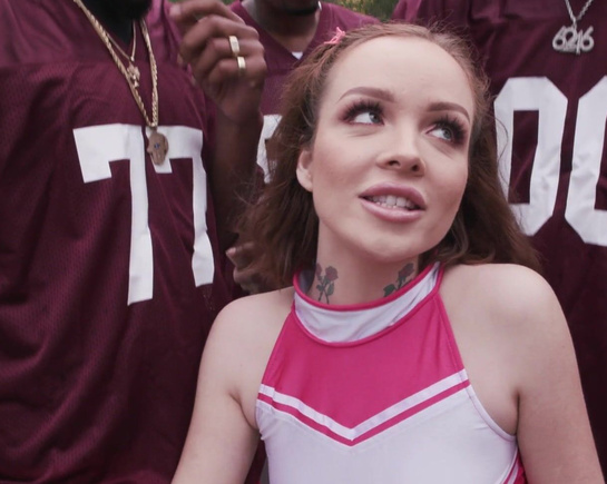 Большие, черные, крепкие члены - пускаю девушку по кругу