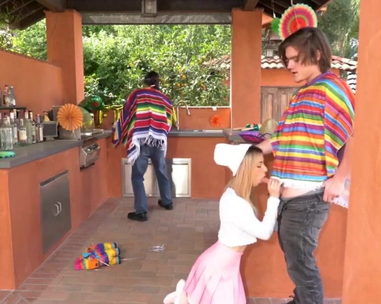 В гостях у сводной сестры