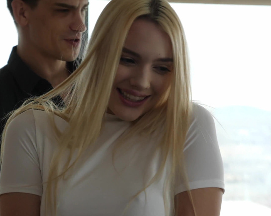 Сложно отказаться от секса, когда к тебе пристает такая красотка