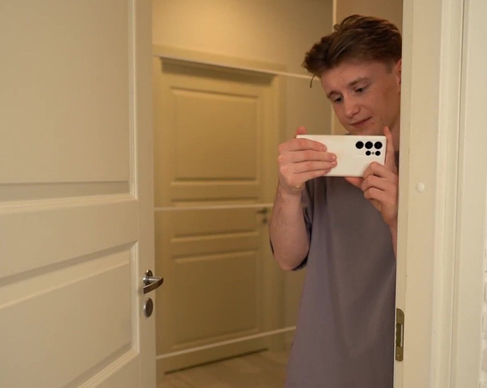 Моя соседка такая озабоченная, наверное хочет сильно трахаться