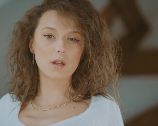 Студентка получает сексуальные оргазмы с опытным парнем из Тиндера