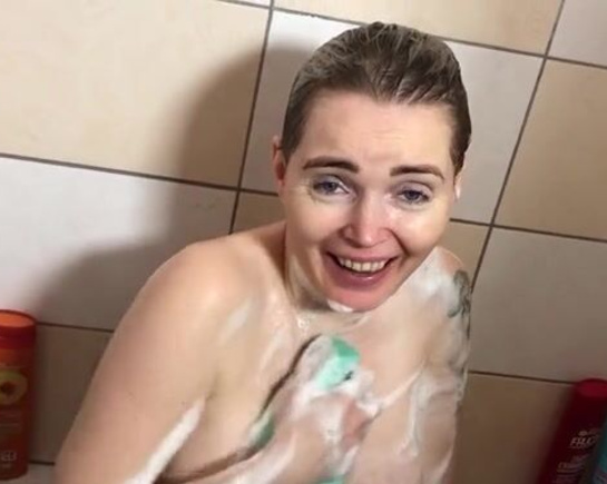 Вы вообще как зашли? - А я, я тут моюсь.. русское порно с разговорами