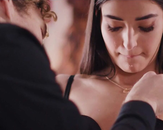 Молоденькая девушка страстно трахается с бойфрендом!