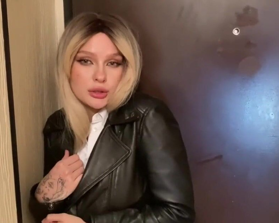 Ты что пьяная?? - Студентка приперлась по среди ночь