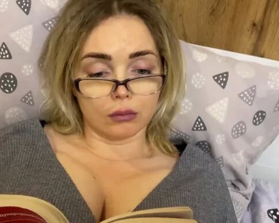 Покажи, что у тебя там.. - Ну мне некогда...