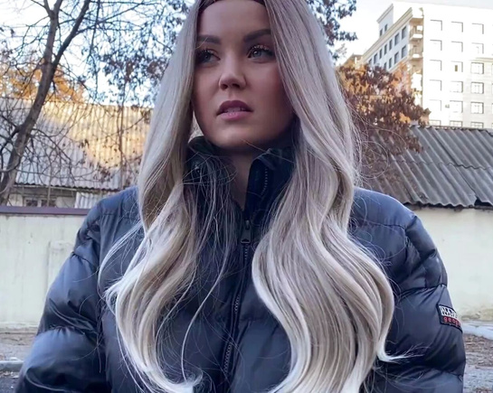 Девушка, куда вы так спешите? Я хочу с вами познакомится!