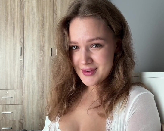 Показала, как нужно встречать мужа