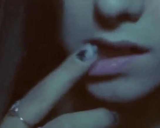 Хорошо танцует под любимую музыку