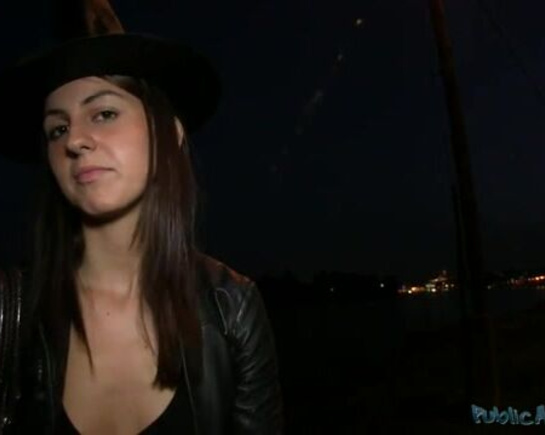 Пикапер платит в евро за секс прямо на улице