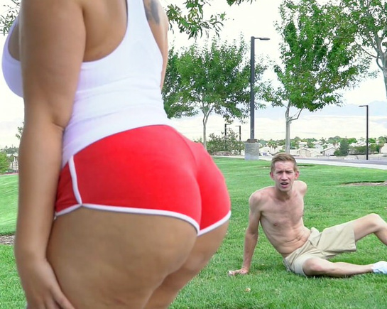 Данни Ди возбудился и трахнул жопастую блонду после душа