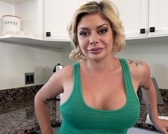 Похотливую мамку натягивают от первого лица