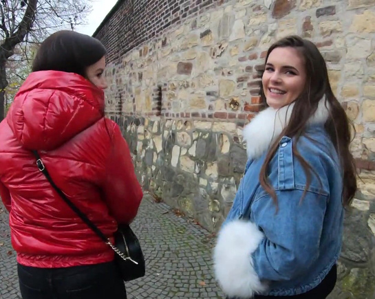 Какие классные жопы, можно с вами познакомится?