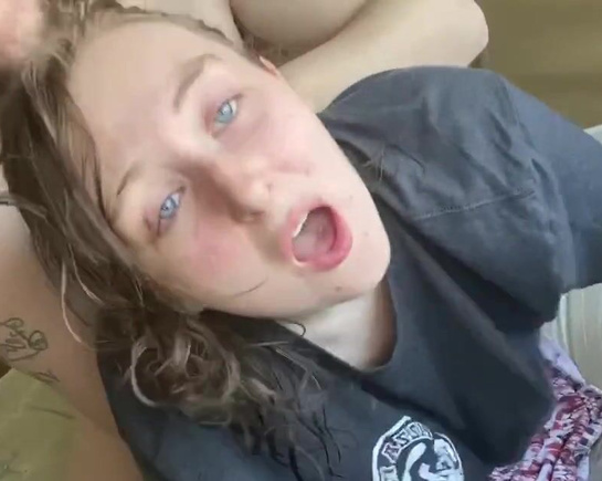 Сосу соседу член и принимаю в анал, пока муж на работе