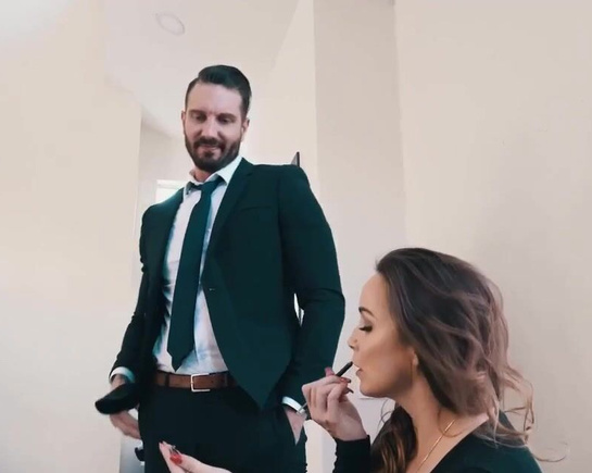 Довел пышную милфу до оргазма на День Валентина