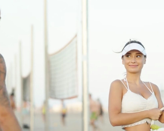 Захотела его, потому что он реально горячий мужчина и я ему понравилась тоже