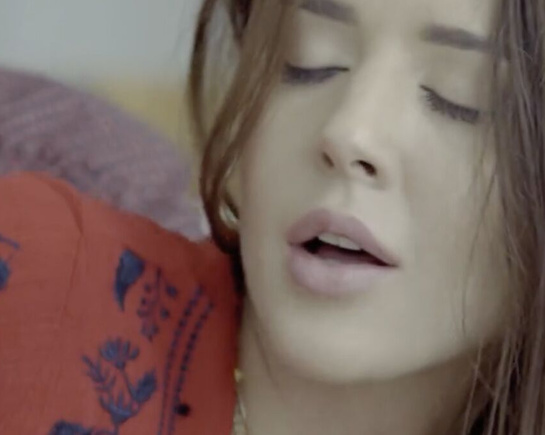 Страстный секс с милашкой с шлепками по красивой попе