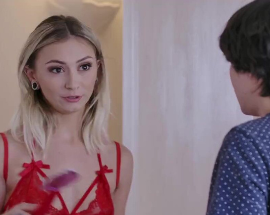 Сводный брат, скажи, я секси?